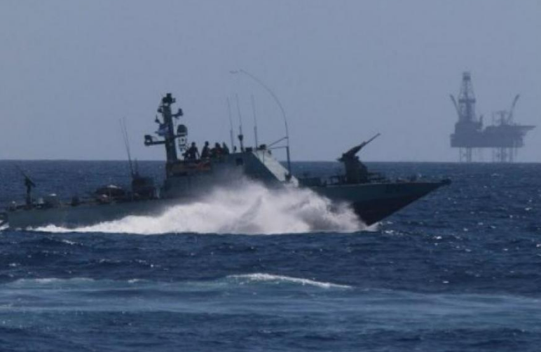 زوارق الاحتلال تستهدف الصيادين في بحر شمال غزة